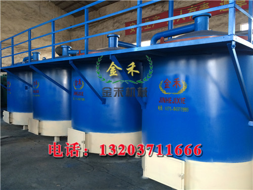 
銷往海口的吊裝椰殼炭化爐發貨現場
